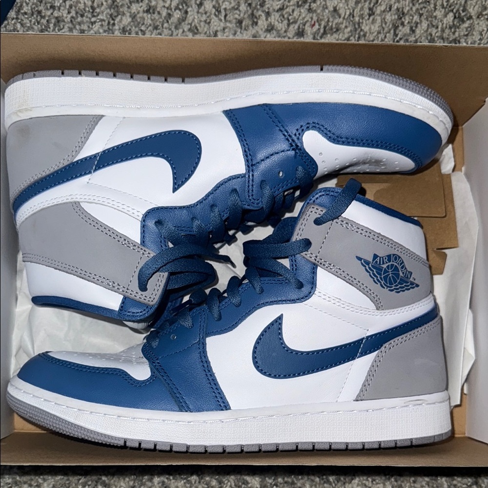 Jordan 1’s comes with box will work with budget!